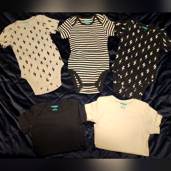 NEW 5-Pack Short Sleeve Bodysuit Onesies Lightning Bolt Stripe Solid Assortment - Picture 1 of 2